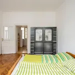 Vintage Living In The Heart Of Vienna.